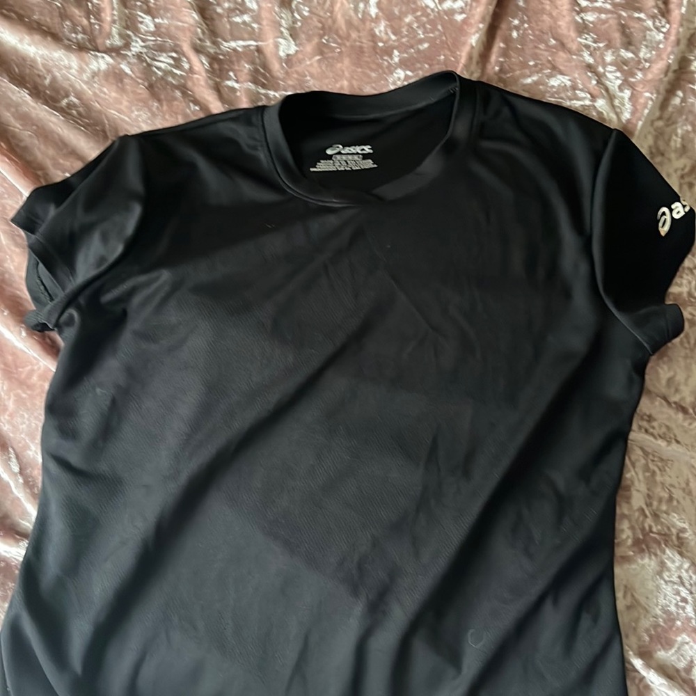 Women’s black athletic top